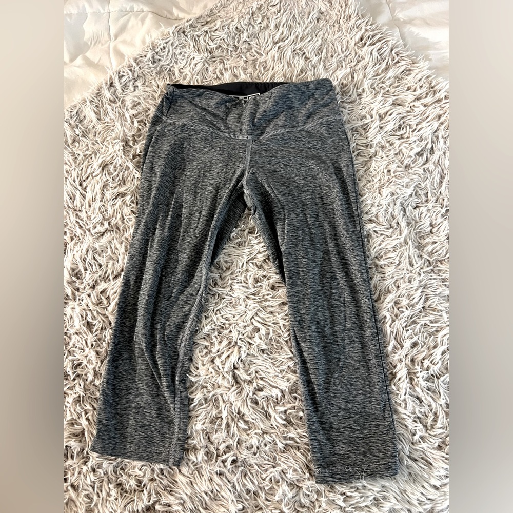 New balance cropped leggings in grey